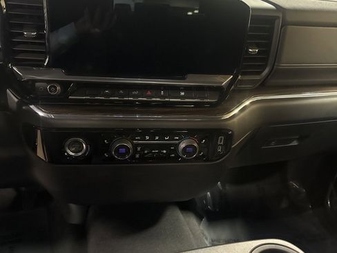 Used 2023 Chevrolet Silverado 1500 LT image 9