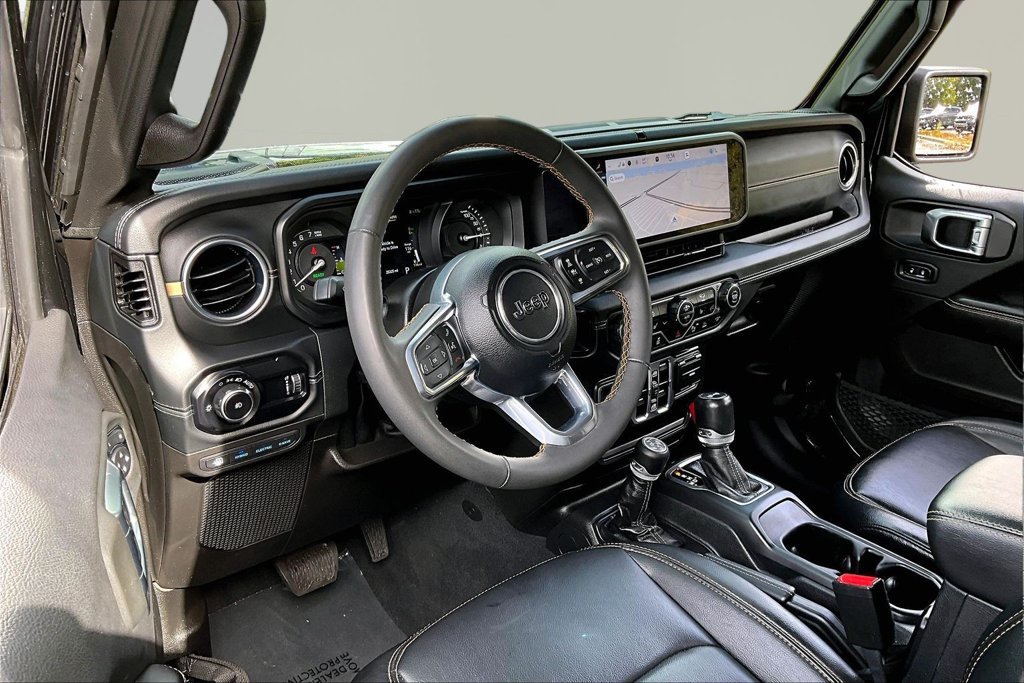 Used 2024 Jeep Wrangler Unlimited Sahara w/ Technology Group AWD/4WD image 15