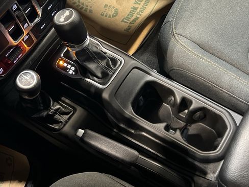 Used 2025 Jeep Wrangler Willys image 19