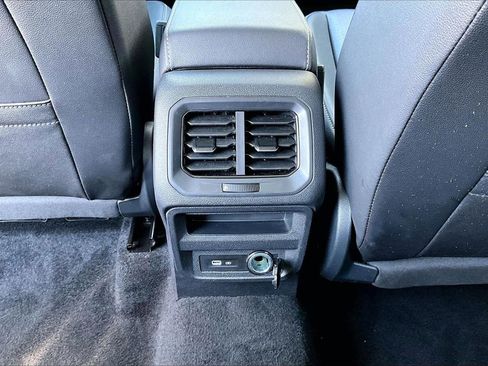 Used 2024 Volkswagen Tiguan SE image 16