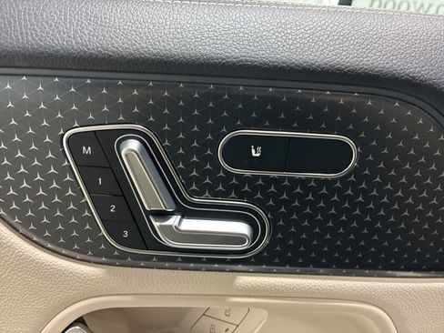 Used 2025 Mercedes-Benz GLA 250 4MATIC image 17