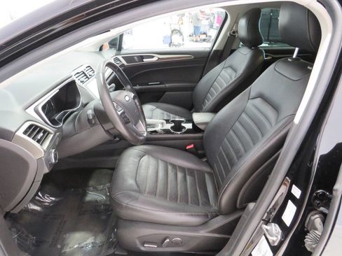 Used 2016 Ford Fusion SE w/ Equipment Group 202A FWD image 13