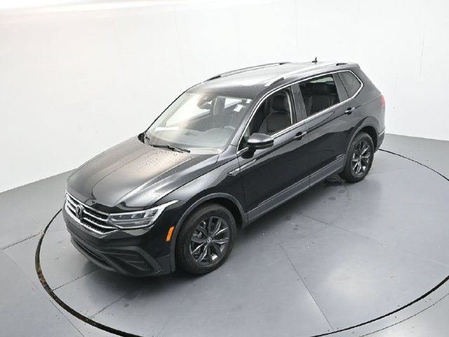 Used 2023 Volkswagen Tiguan SE FWD image 40