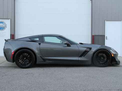 Used 2015 Chevrolet Corvette Z06 w/ 3LZ Preferred Equipment Group RWD image 6