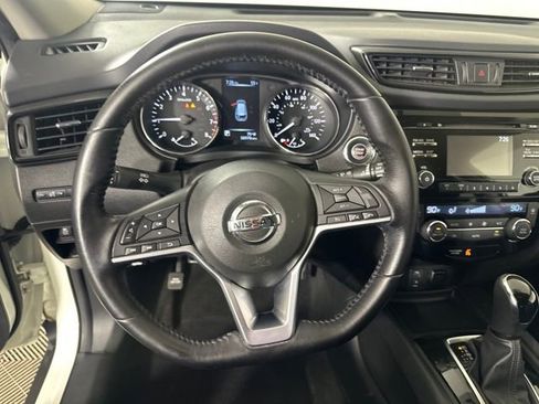 Used 2017 Nissan Rogue SV image 14