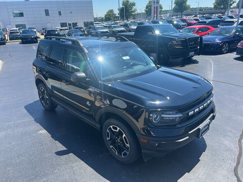 Used 2023 Ford Bronco Sport Outer Banks w/ Tech Package AWD/4WD image 5