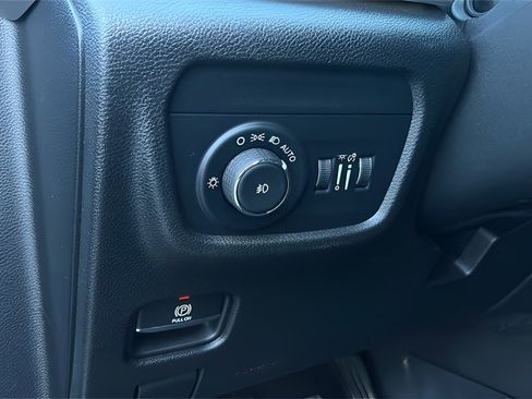 Used 2022 Jeep Grand Cherokee Limited image 30