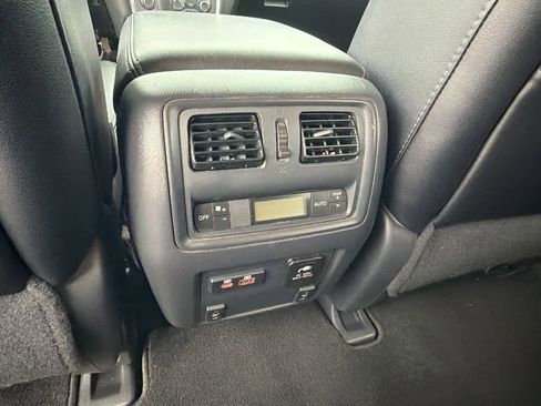 Used 2019 Nissan Pathfinder SL image 25