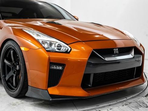 Used 2017 Nissan GT-R Premium w/ Premium Interior Package AWD/4WD image 15