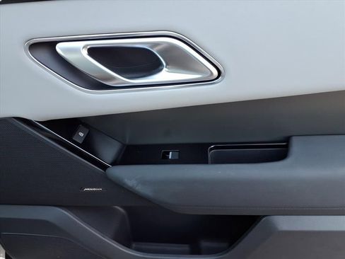 Used 2025 Land Rover Range Rover Velar Dynamic SE image 21
