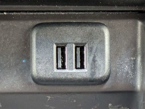 Used 2015 Chevrolet Suburban LTZ image 33