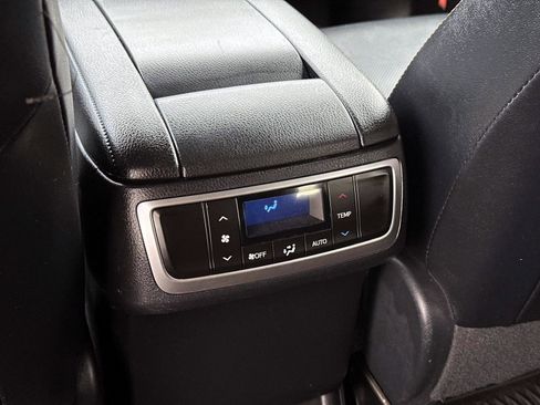 Used 2019 Toyota Highlander Limited image 16
