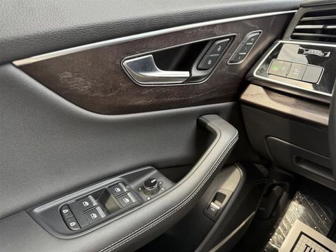 Used 2023 Audi Q8 Premium Plus w/ Premium Plus Package image 25