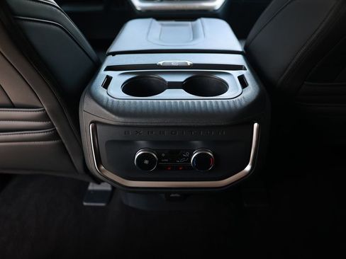 Used 2025 Ford Expedition Platinum w/ Driver's Package image 32