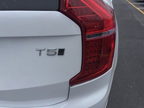 Used 2018 Volvo XC90 T5 Momentum w/ Convenience Package AWD/4WD image 7