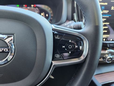 Used 2023 Volvo XC60 B5 Plus image 17