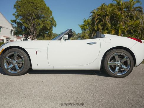 Used 2007 Pontiac Solstice Convertible w/ Premium Package image 1
