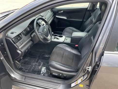 Used 2014 Toyota Camry SE w/ Leather Package FWD image 10