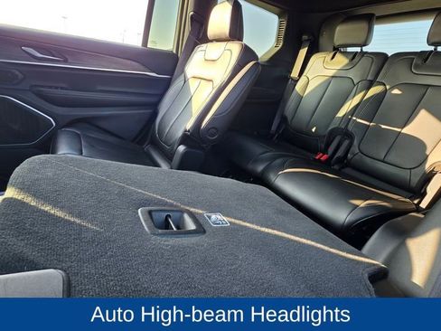 Used 2024 Jeep Grand Cherokee L Limited w/ Black Appearance Package image 21