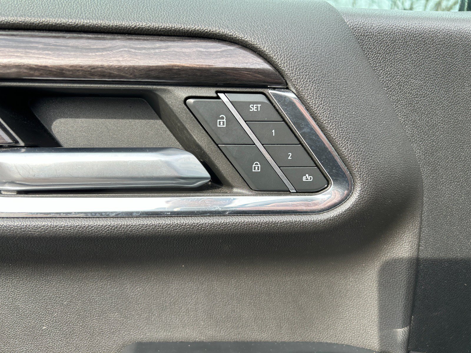 Used 2023 Chevrolet Silverado 1500 LTZ AWD/4WD image 23