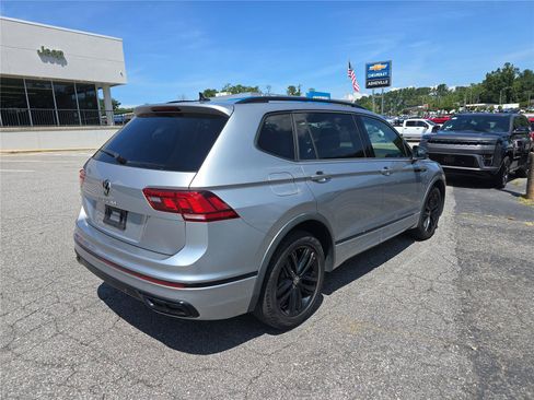 Used 2022 Volkswagen Tiguan SE R-Line FWD image 3