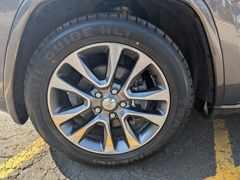 Used 2018 Jeep Grand Cherokee Overland image 11