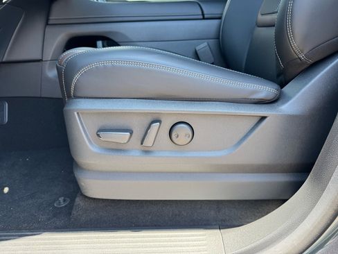 New 2025 Nissan Armada SL w/ Captain's Chari Seat Package image 22