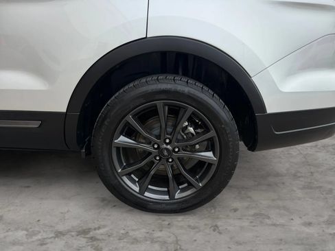 Used 2018 Ford Explorer XLT w/ Equipment Group 202A AWD/4WD image 44