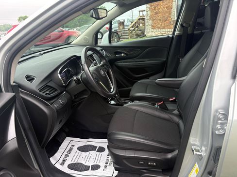 Used 2022 Buick Encore Preferred w/ Safety Package FWD image 8