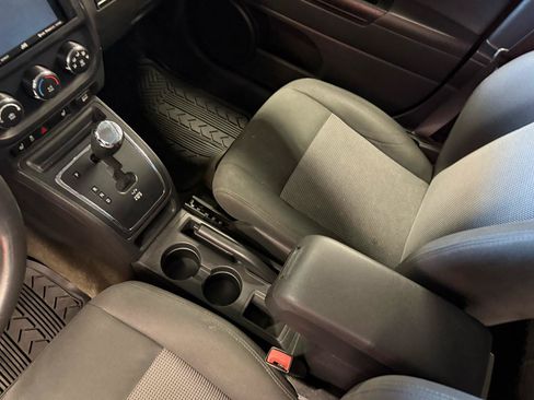 Used 2015 Jeep Patriot Latitude FWD image 17