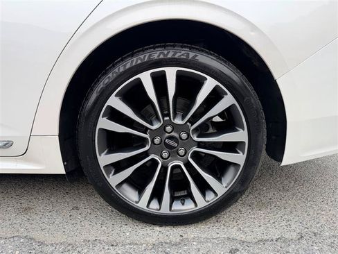 Used 2018 Lincoln Continental Select w/ Continental Climate Package AWD/4WD image 13