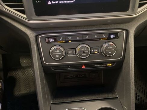 Used 2020 Volkswagen Atlas Cross Sport SE image 14