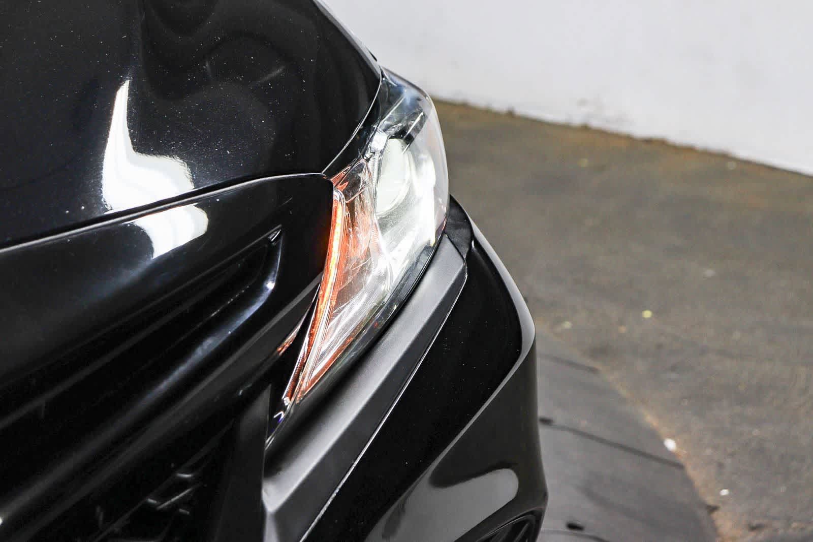 Used 2020 Toyota Camry SE w/ Carpet Mat Package FWD image 7