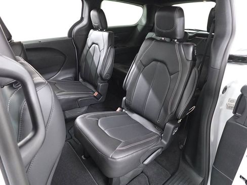 New 2026 Chrysler Pacifica Select image 24