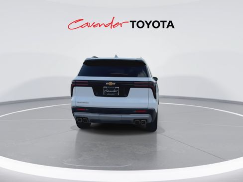 Used 2026 Chevrolet Traverse LT FWD image 7