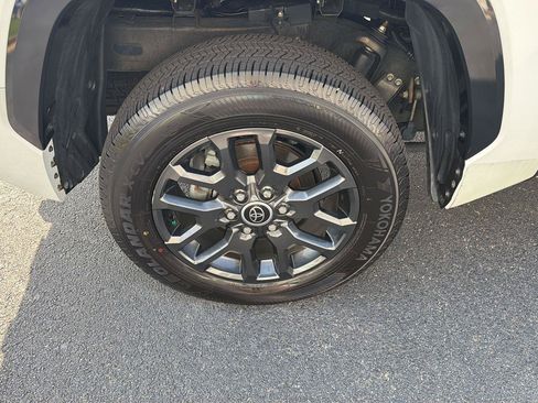 Used 2022 Toyota Tundra Platinum AWD/4WD image 40