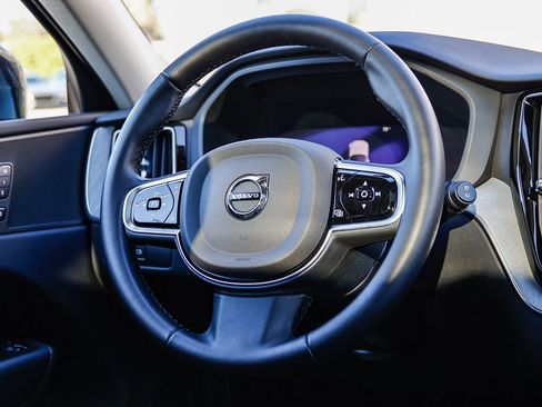 Used 2025 Volvo XC60 B5 Plus image 16