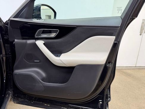 Used 2017 Jaguar F-PACE R-Sport image 59