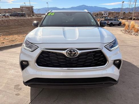 Used 2026 Toyota Highlander Limited image 2