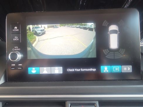 Used 2025 Honda Pilot Touring image 25