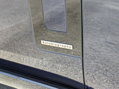 Used 2023 Land Rover Range Rover Autobiography AWD/4WD image 12