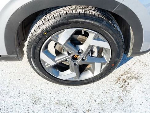 Used 2023 Hyundai Venue SEL image 9