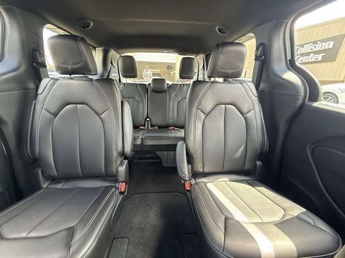 Used 2025 Chrysler Voyager LX FWD image 13