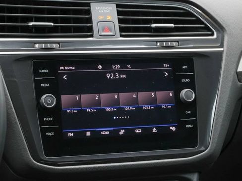 Used 2022 Volkswagen Tiguan SE AWD/4WD image 10