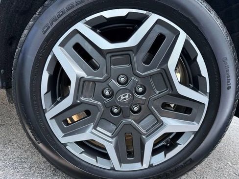 Used 2023 Hyundai Santa Fe SEL Premium image 9