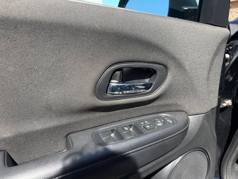 Used 2019 Honda HR-V LX image 19