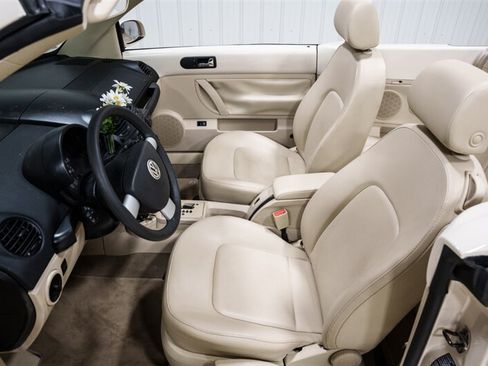 Used 2005 Volkswagen Beetle GLS FWD image 10