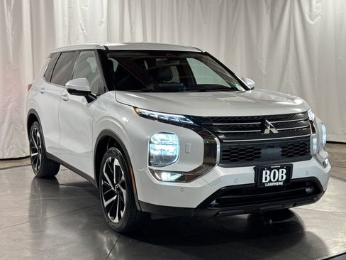 Used 2023 Mitsubishi Outlander SE AWD/4WD image 14