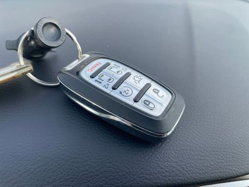 Used 2024 Chrysler Voyager LX image 21