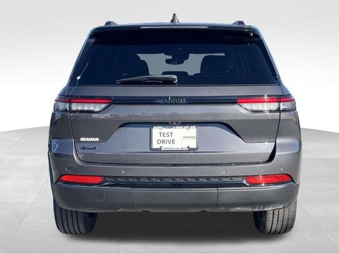 Used 2023 Jeep Grand Cherokee Altitude image 6